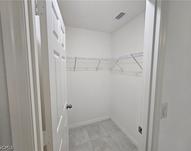 2523 Ne 6th Place - Photo Thumbnail 11