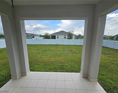 2523 Ne 6th Place - Photo Thumbnail 21