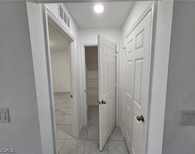2523 Ne 6th Place - Photo Thumbnail 8
