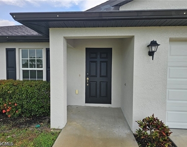2523 Ne 6th Place - Photo Thumbnail 1