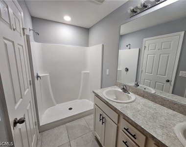 2523 Ne 6th Place - Photo Thumbnail 13