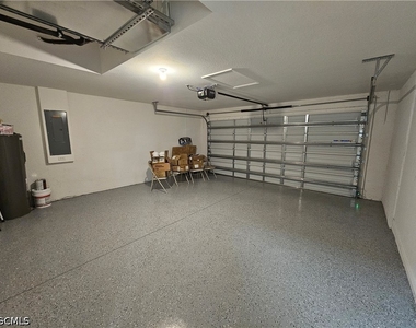 2523 Ne 6th Place - Photo Thumbnail 9
