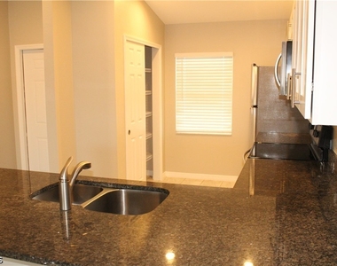 1110 Sw 47th Terrace - Photo Thumbnail 4