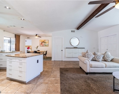 542 Se 33rd Terrace - Photo Thumbnail 8