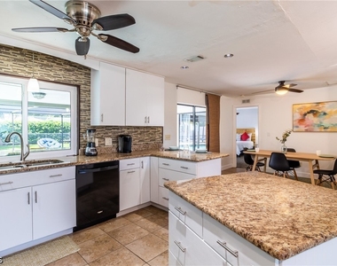542 Se 33rd Terrace - Photo Thumbnail 10