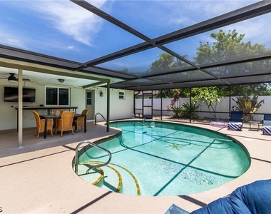 542 Se 33rd Terrace - Photo Thumbnail 3
