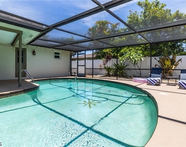 542 Se 33rd Terrace - Photo Thumbnail 2