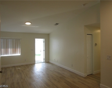 4527 28th Street Sw - Photo Thumbnail 2