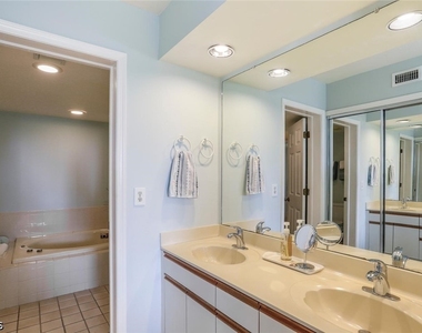 340 Horse Creek Drive - Photo Thumbnail 16