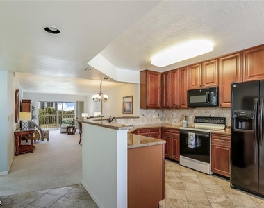 340 Horse Creek Drive - Photo Thumbnail 5