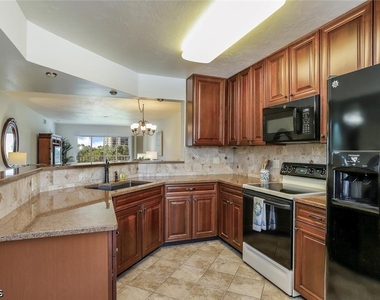 340 Horse Creek Drive - Photo Thumbnail 4