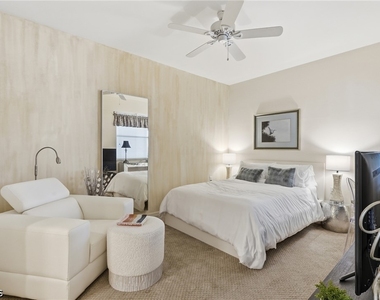 10480 Washingtonia Palm Way - Photo Thumbnail 15