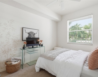 10480 Washingtonia Palm Way - Photo Thumbnail 17