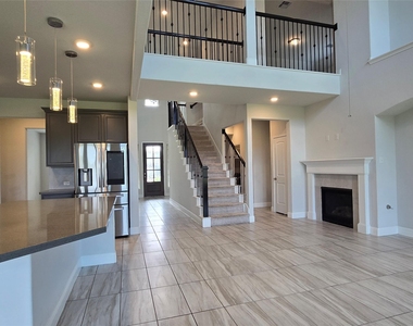 18938 Lynnwood Crest Drive - Photo Thumbnail 5