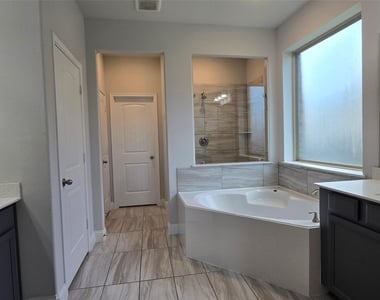 18938 Lynnwood Crest Drive - Photo Thumbnail 7