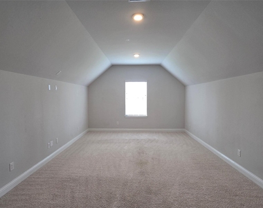 18938 Lynnwood Crest Drive - Photo Thumbnail 9