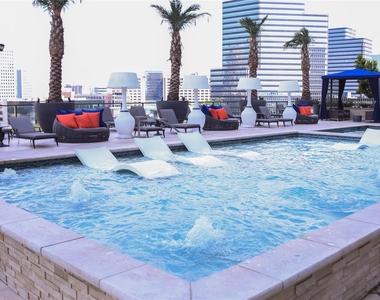 1750 Sky Lark Ln - Photo Thumbnail 5
