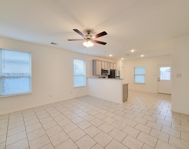 31351 Horseshoe Meadow Bend Lane - Photo Thumbnail 11