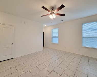 31351 Horseshoe Meadow Bend Lane - Photo Thumbnail 14
