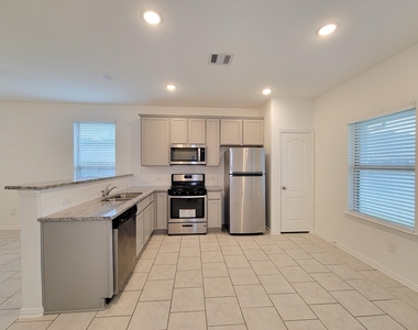 31351 Horseshoe Meadow Bend Lane - Photo Thumbnail 8