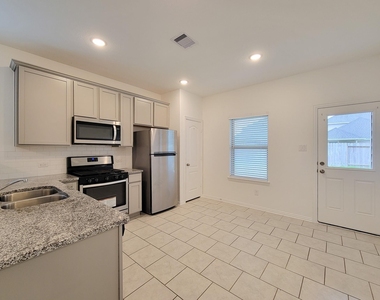 31351 Horseshoe Meadow Bend Lane - Photo Thumbnail 9