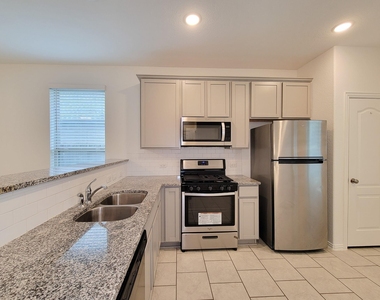 31351 Horseshoe Meadow Bend Lane - Photo Thumbnail 5