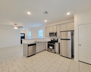 31351 Horseshoe Meadow Bend Lane - Photo Thumbnail 6