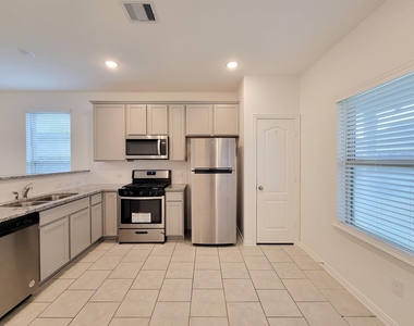 31351 Horseshoe Meadow Bend Lane - Photo Thumbnail 10