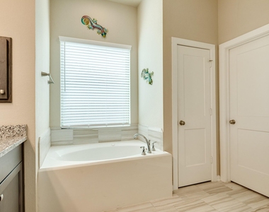 12917 Ocean Breeze Lane - Photo Thumbnail 9
