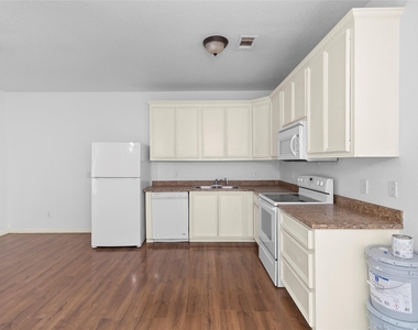 409 Beto St - Photo Thumbnail 5