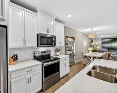 14567 Edgewater Circle - Photo Thumbnail 8