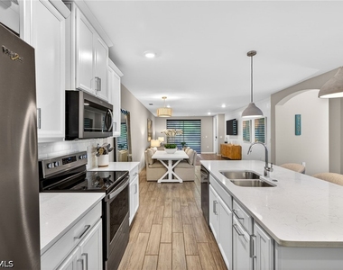 14567 Edgewater Circle - Photo Thumbnail 11