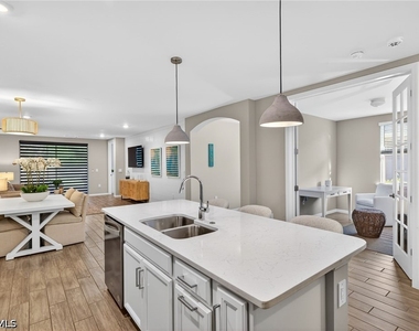 14567 Edgewater Circle - Photo Thumbnail 9
