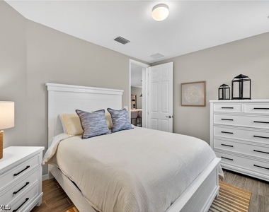 14567 Edgewater Circle - Photo Thumbnail 23