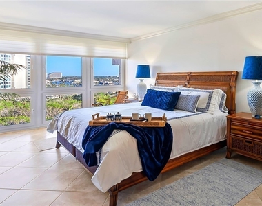 4031 Gulf Shore Boulevard N - Photo Thumbnail 2