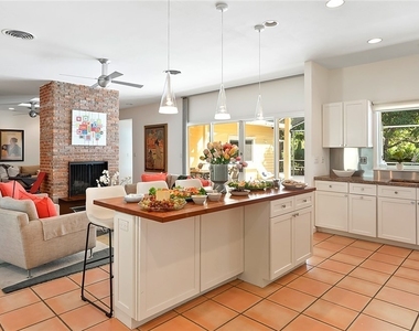586 Yucca Road - Photo Thumbnail 8