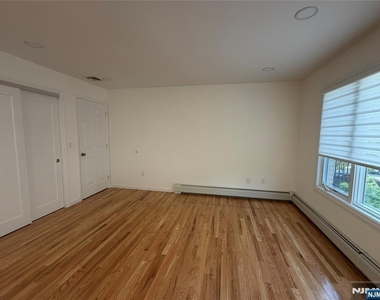 305 Highland - Photo Thumbnail 4