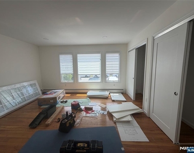 305 Highland - Photo Thumbnail 3