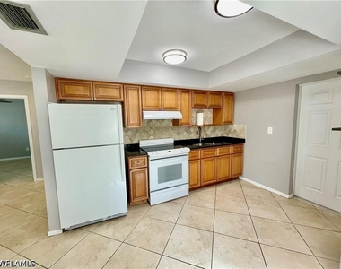 632 108th Avenue N - Photo Thumbnail 1