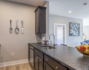 455 Livingston - Photo Thumbnail 1