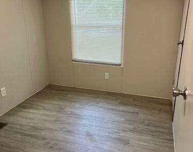 16893 Interstate 45 North N - Photo Thumbnail 3