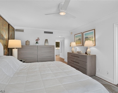4451 Gulf Shore Boulevard N - Photo Thumbnail 12
