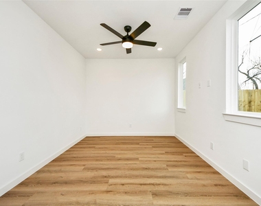 5201 Fairchild Street - Photo Thumbnail 26