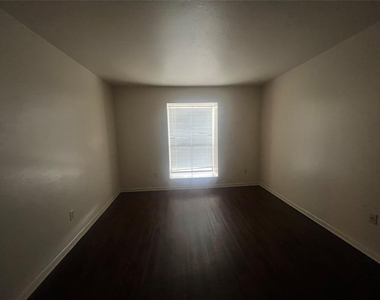 8529 Hearth Drive - Photo Thumbnail 4