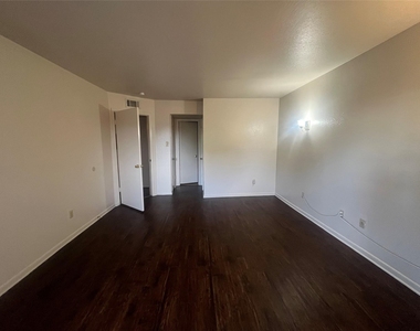 8529 Hearth Drive - Photo Thumbnail 12