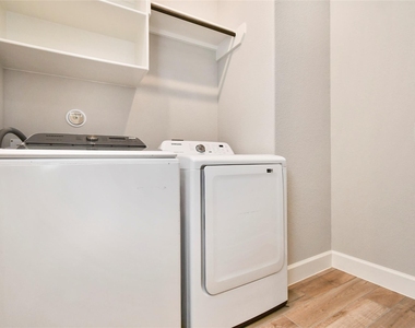 5042 Albany Shores Lane - Photo Thumbnail 14