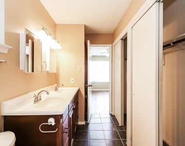 13427 Boonway Drive - Photo Thumbnail 8