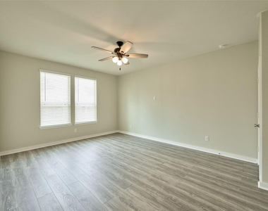 2214 Timberland Country Court - Photo Thumbnail 32