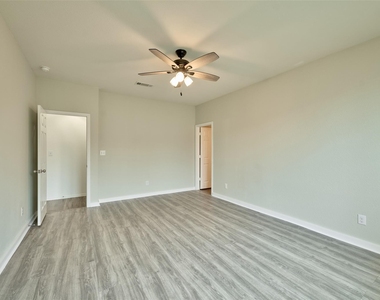 2214 Timberland Country Court - Photo Thumbnail 31