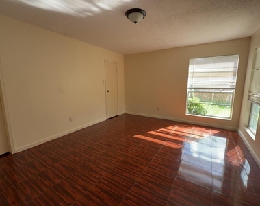 1527 Lazy Spring Drive - Photo Thumbnail 6